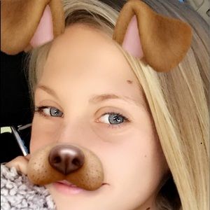 Meet your Posher, Abbey